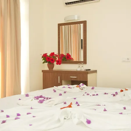 Hotel Dynasty Side