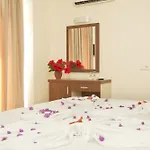 Hotel Dynasty Side