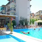 Hotel Dynasty Side